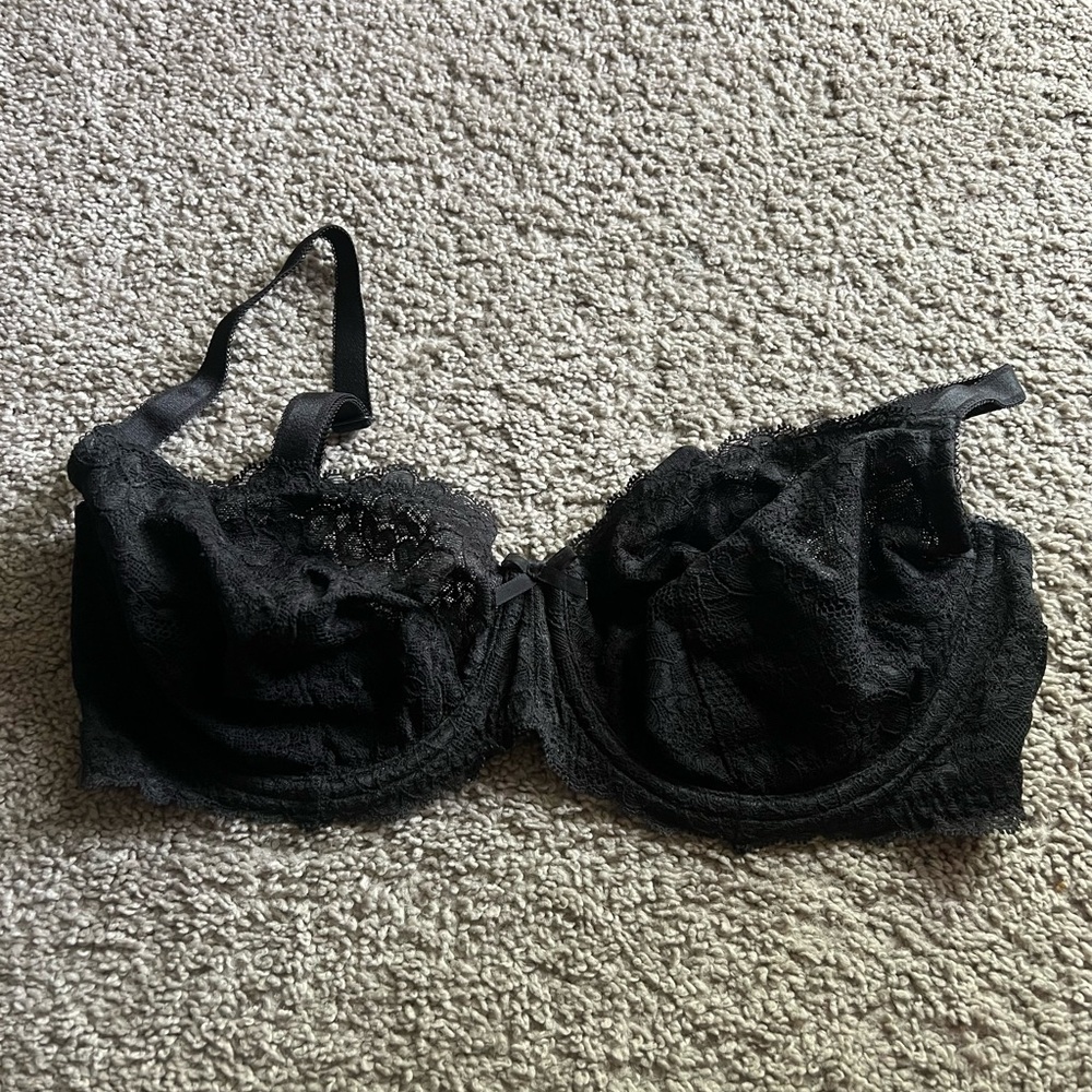 VS black lace unlined bra